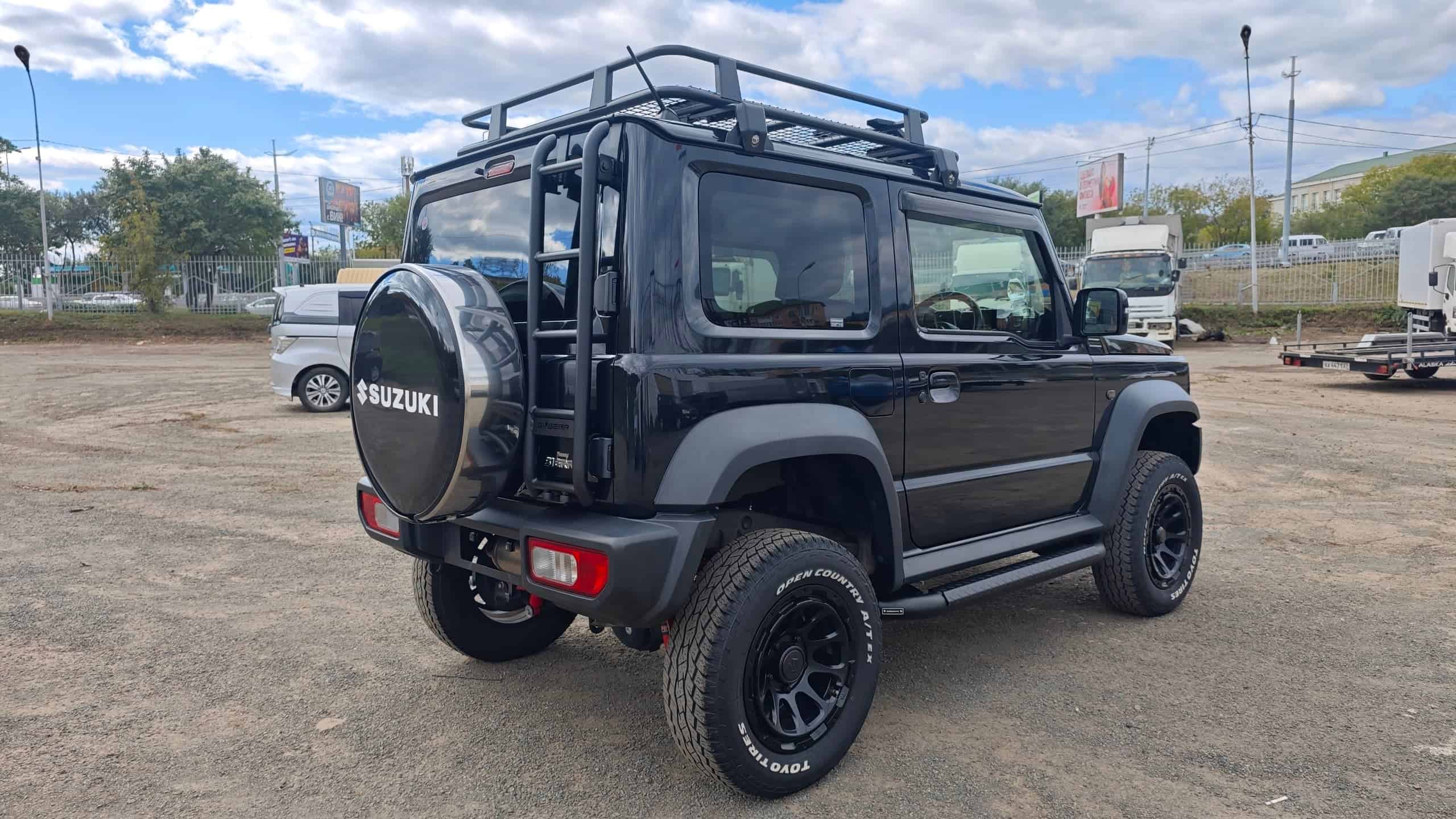 Suzuki Jimny Sierra — сзади